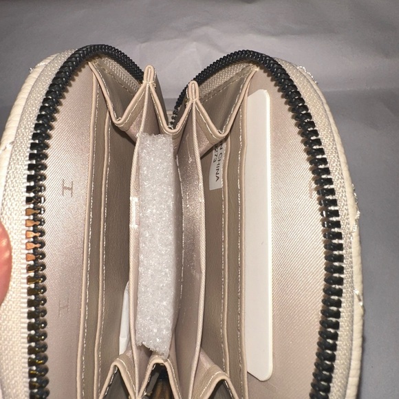 H by Halston Cream Quilted Wallet - Picture 4 of 4